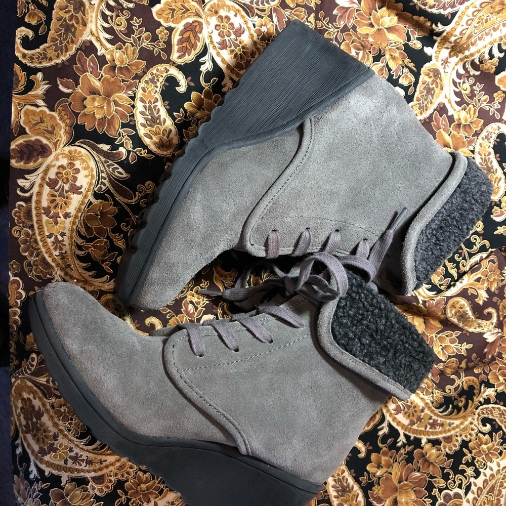 White mountain Wedge boots..8M Dk charcoal